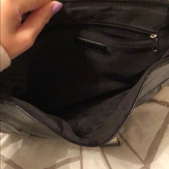 Black Faux Leather Purse👜 🖤 - Picture 3 of 4